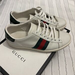 Gucci White Leather Sneakers with Red and Green Accents